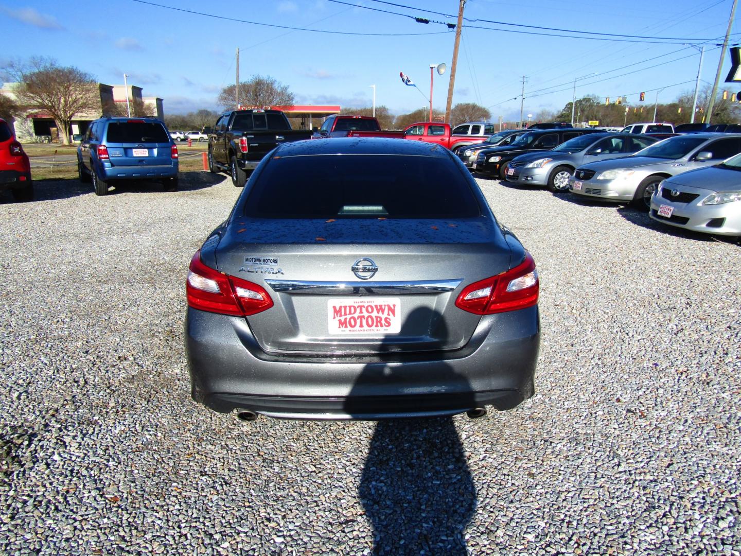 2017 Gray Nissan Altima 2.5 S (1N4AL3APXHC) with an 2.5L L4 DOHC 16V engine, Automatic transmission, located at 15016 S Hwy 231, Midland City, AL, 36350, (334) 983-3001, 31.306210, -85.495277 - Photo#6